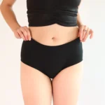 Detalle del Calzón Menstrual BRUMA con tecnología de 4 capas de protección.