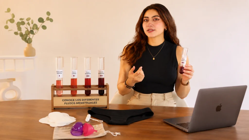 chica analizando los diferentes tipos de flujos en el periodo