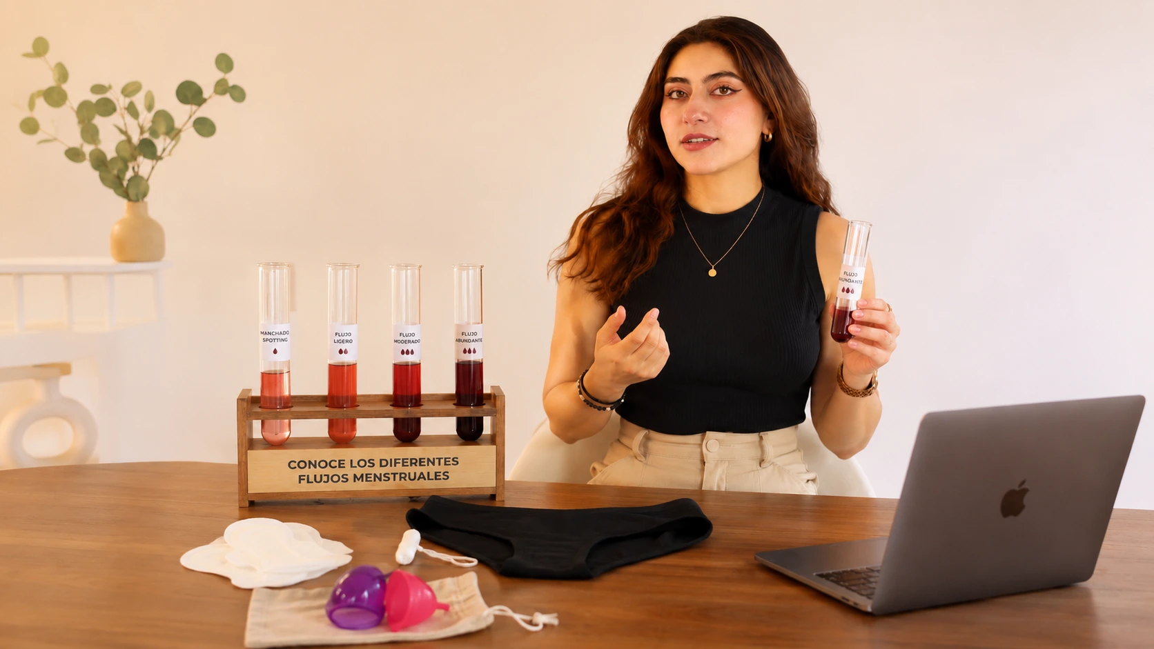 chica analizando los diferentes tipos de flujos en el periodo