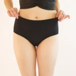 Detalle frontal del Calzón Menstrual ETERNA de Alella Flow sin costuras y de cintura alta.