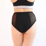 Calzón menstrual con transparencia lateral de cintura alta
