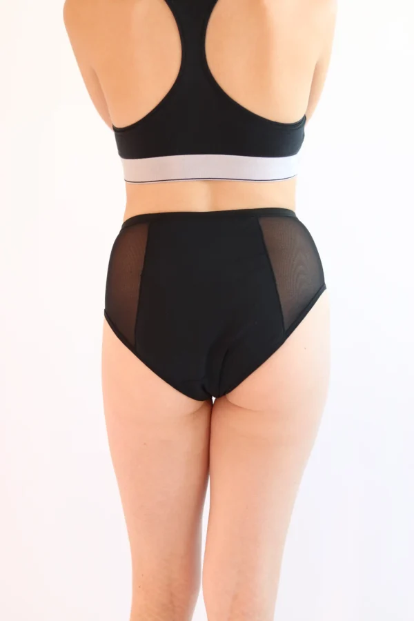Calzón menstrual con transparencia lateral de cintura alta
