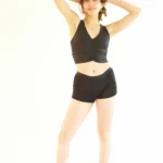 Modelo luciendo el Bóxer Menstrual NYX de Alella Flow.