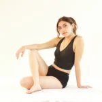 Modelo usando el Bóxer Menstrual NYX para flujo abundante.
