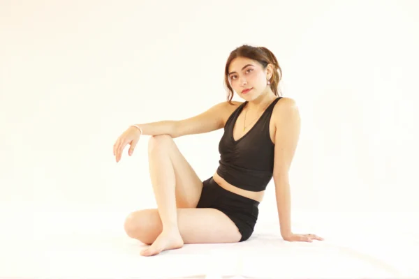 Modelo usando el Bóxer Menstrual NYX para flujo abundante.