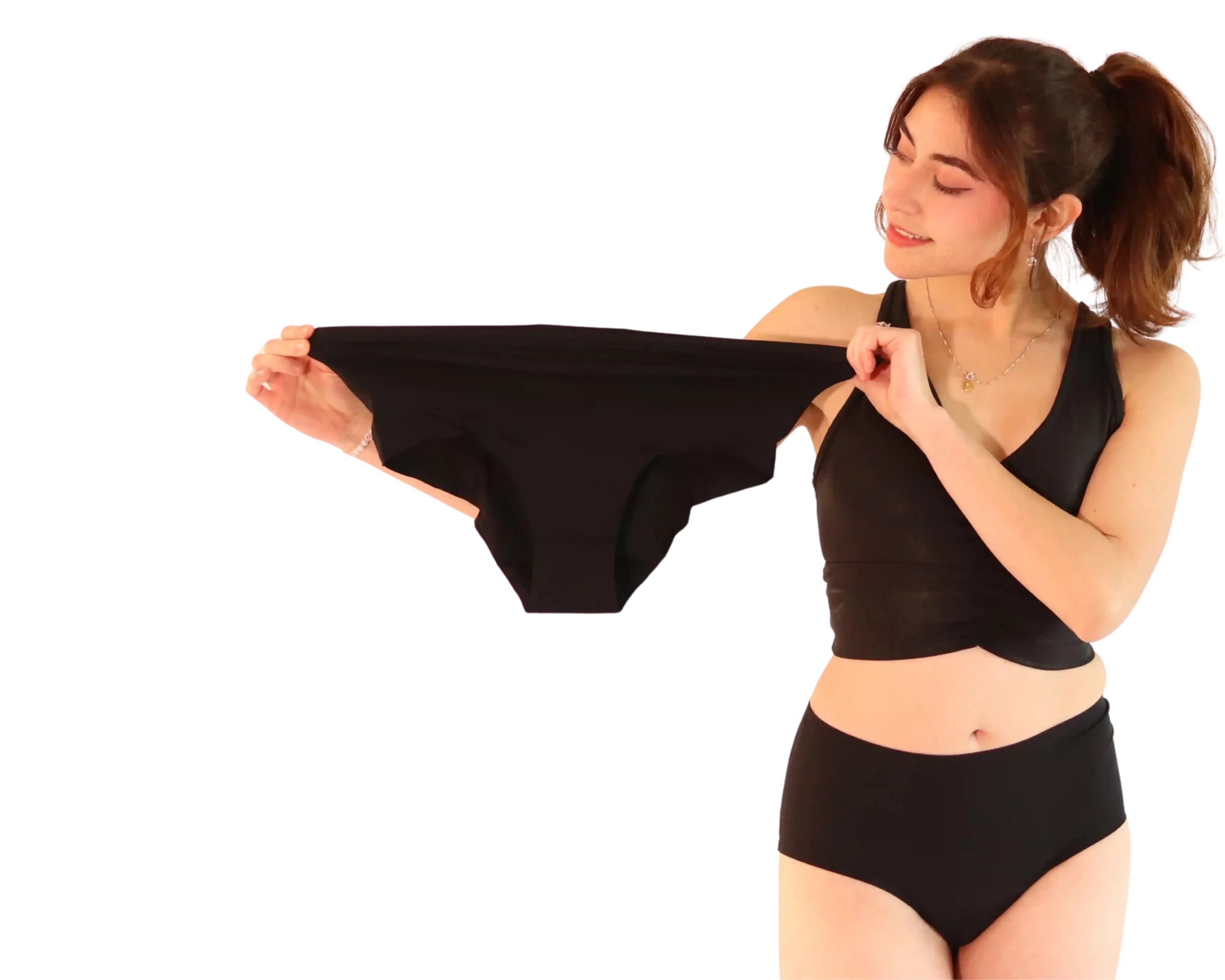 Mujer enseñandonos el calzón menstrual con sus manos